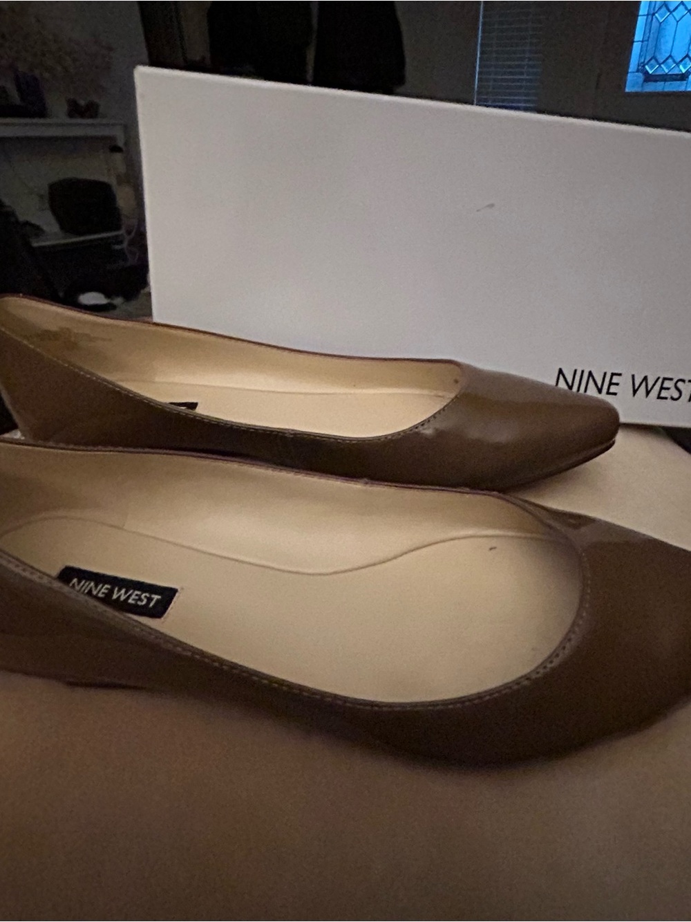 Nine West Women's medium brown speakup almond toe flats - Picture 4 of 9